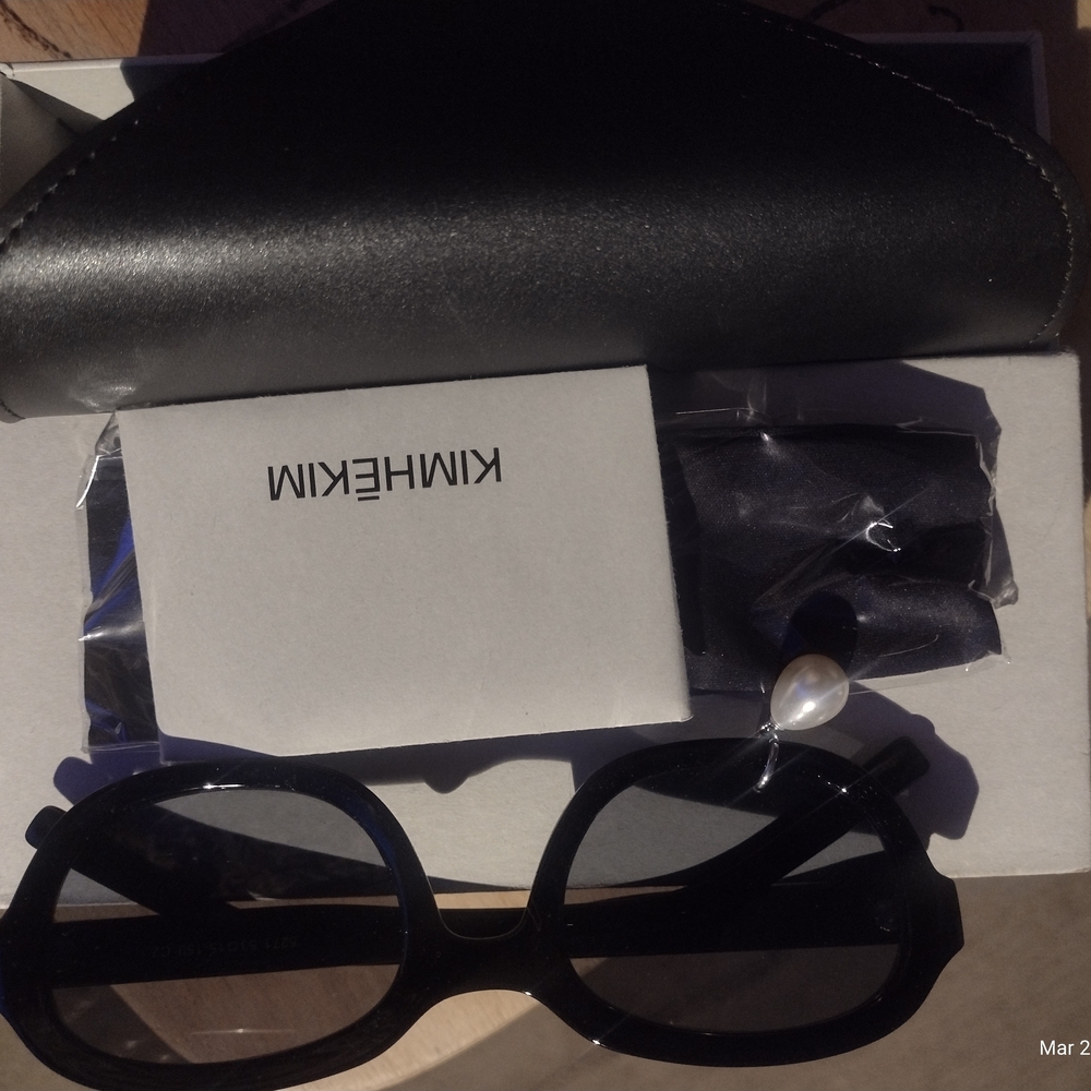 Black Women’s Sunglasses with Pearl Accent